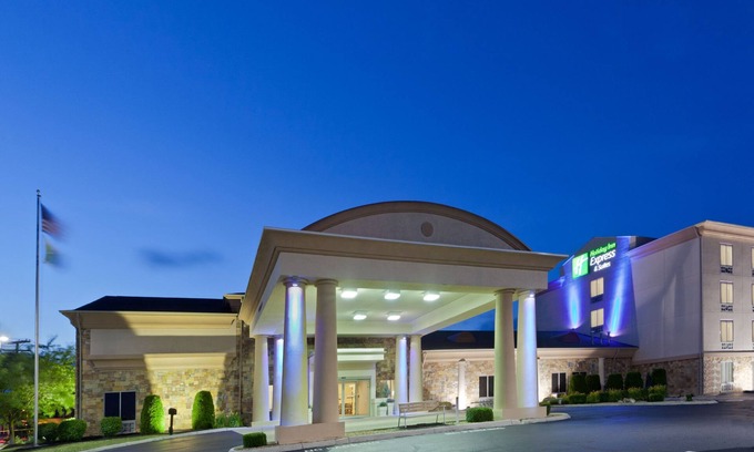 Christiansburg Hotel | Holiday Inn Express Hotel & Suites Christiansburg by IHG