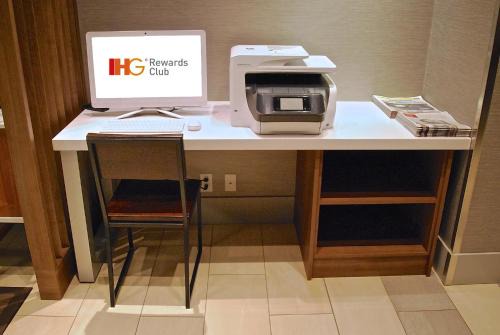 Richmond City Centre Hotel | Holiday Inn Express Vancouver Airport-Richmond by IHG