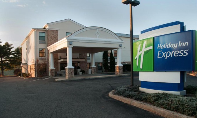 Vernon Hotel | Holiday Inn Express Vernon-Manchester by IHG