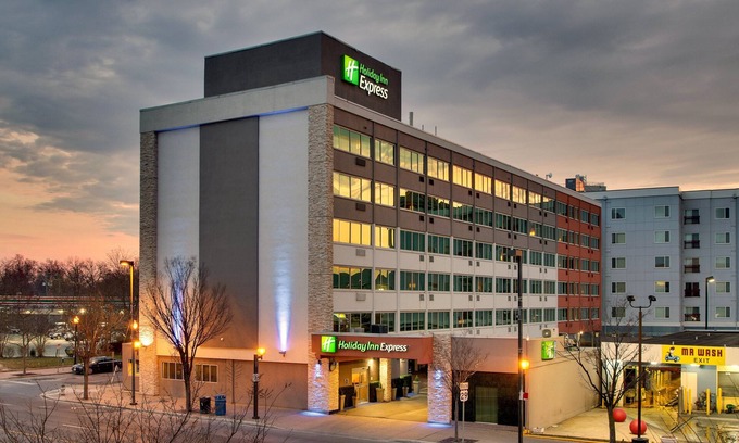 Downtown Hotel | Holiday Inn Express Washington DC N-Silver Spring by IHG