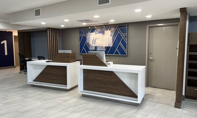 Park City Hotel | Holiday Inn Express Wichita North - Park City by IHG
