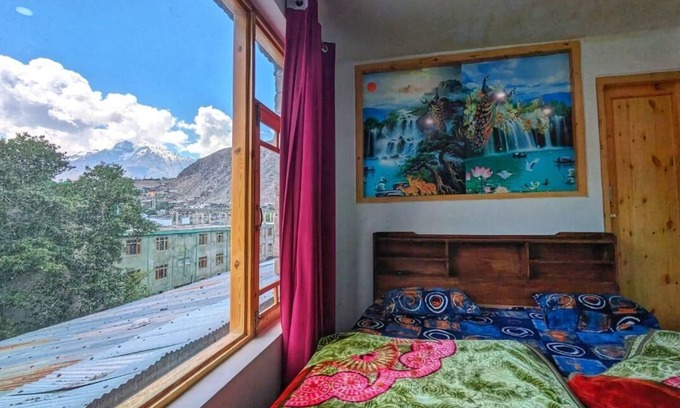 Kargil Hotel | Holiday Inn Guest House