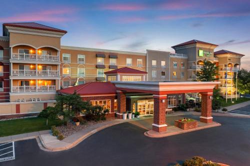 Maple Grove Hotel | Holiday Inn Hotel & Suites Maple Grove Northwest Minneapolis-Arbor Lakes by IHG