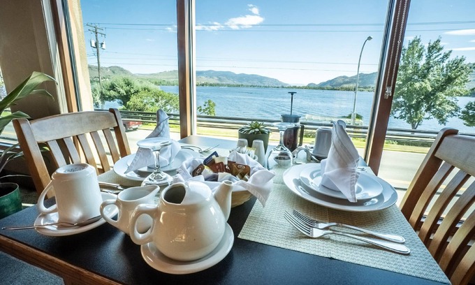 Okanagan-Similkameen Hotel | Holiday Inn Hotel & Suites Osoyoos by IHG