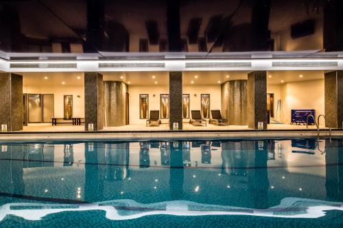 Kensington Hotel | Holiday Inn London Kensington High St. by IHG