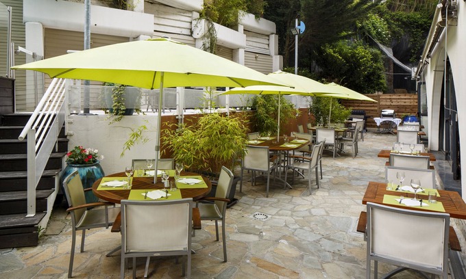 La Demi - Lune Hotel | Holiday Inn Lyon Vaise by IHG