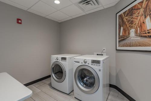 Mishawaka Hotel | Holiday Inn Mishawaka by IHG