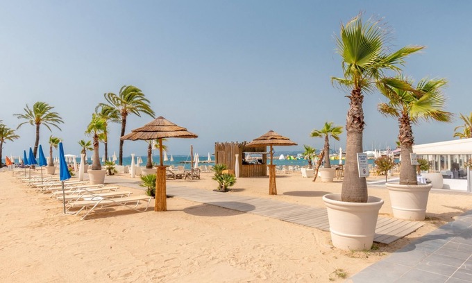 Saint-Laurent-du-Var Hotel | Holiday Inn Nice-Port St Laurent by IHG