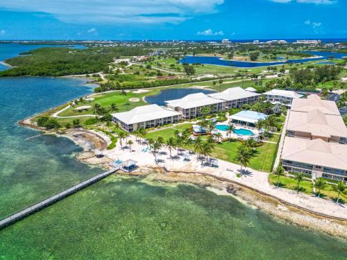 Crystal Harbour Resort | Holiday Inn Resort Grand Cayman by IHG