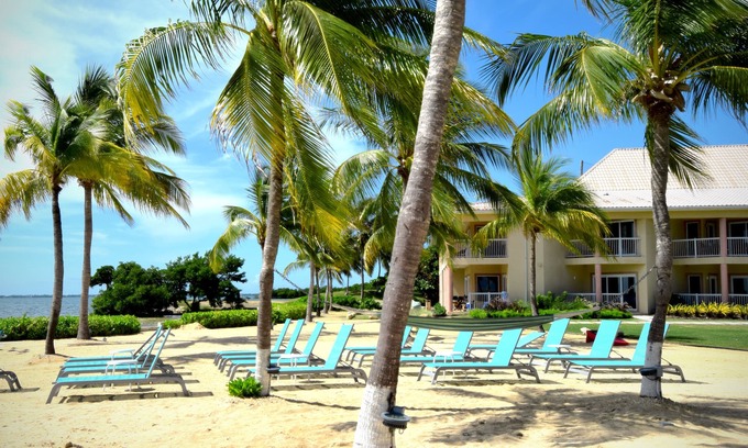 Crystal Harbour Hotel | Holiday Inn Resort Grand Cayman by IHG