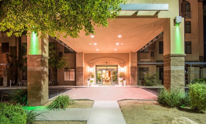 Goodyear Hotel | Holiday Inn & Suites Goodyear - West Phoenix Area by IHG