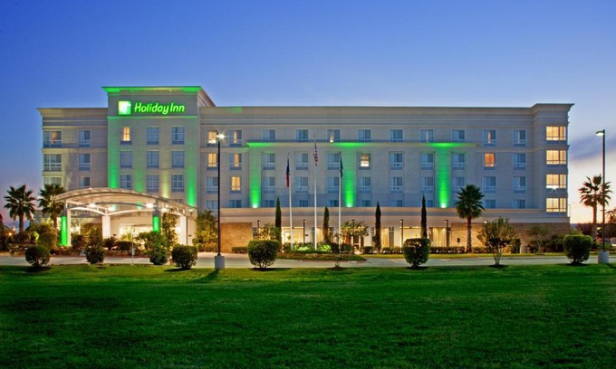 College Station Hotel | Holiday Inn & Suites College Station-Aggieland by IHG