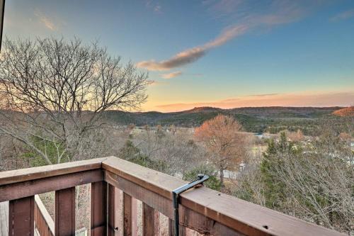 Eureka Springs House | Holiday Island Escape with Panoramic Lake Views