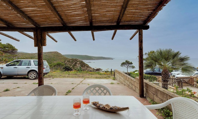 Torre dei Corsari Apartment | Holiday Apartment "La Vista di Mondo" on the Beach with Sea View, Terrace & Garden