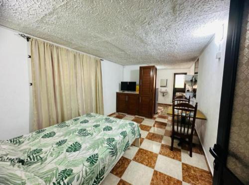 Candos Apartment | Holiday Palm studio