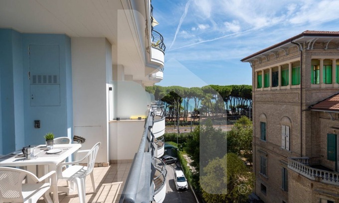 Pineto Apartment | Holiday RendeZ Vous 39 - Third floor apartment with side sea view