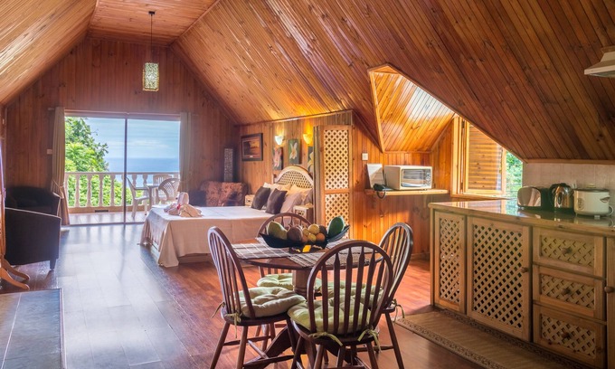 Anse Royale House | Holiday Retreat- 3 minutes to Beaches