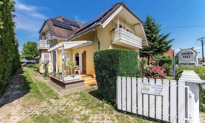 Keszthely Apartment | Holiday room with pool and air conditioning