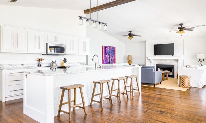 Dadeville House | Holiday Shores Retreat - Waterfront Home on Lake Martin, minutes from Auburn
