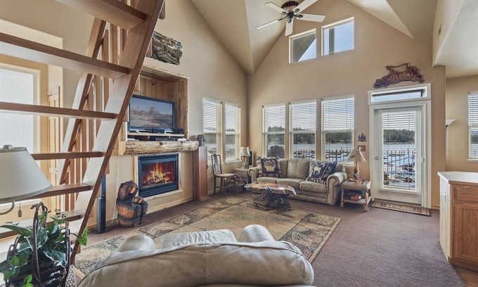 East Hope Condo | Holiday Shores Waterfront Living | Condo in Hope ID