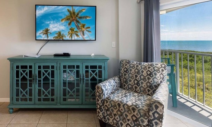 Tavernier Condo | Holiday Special ! Simply Paradise! Key Largo Oceanfront Penthouse Condo