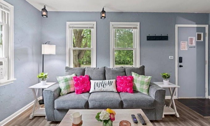 West St. Paul House | Holiday Special - Cozy farmhouse in the heart of West St. Paul.