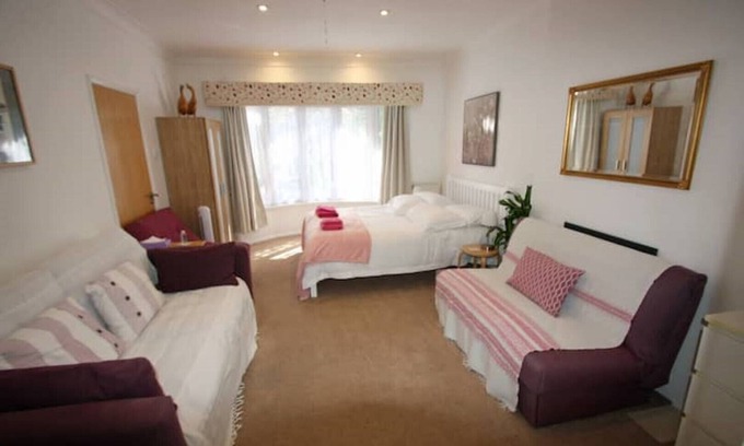 Bidborough Apartment | Holiday Studio Flat/BnB