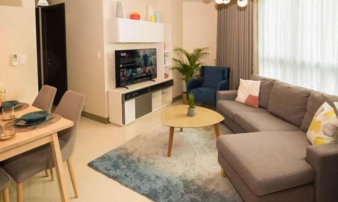 Bonifacio Global City Apartment | Holiday suite at Uptown Parksuites II Uptown BGC