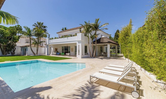 Guadalmina House | 'Holiday Villa for Rent in Marbella' close to the Sea with Pool & Wi-Fi
