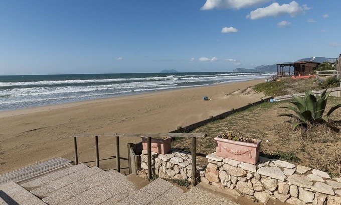 Sperlonga Villa | HOLIDAY VILLA NIKITA, FEW METERS AND HAS 'THE SEA