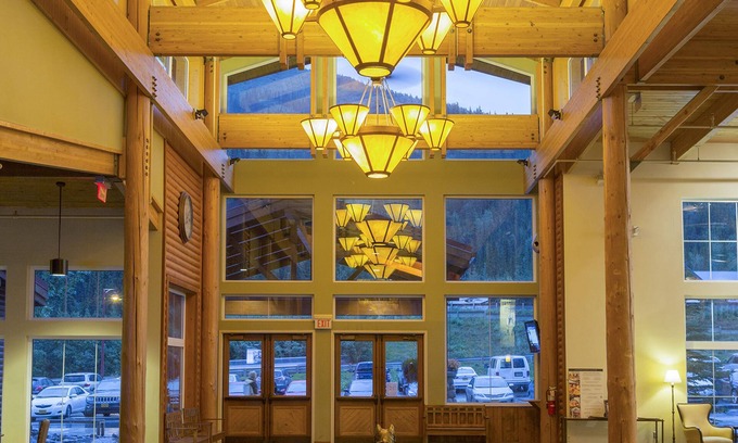 Denali National Park Resort | Holland America Denali Lodge