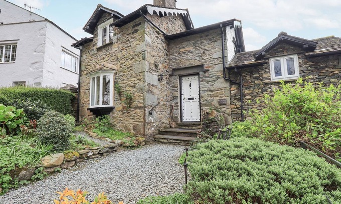 Grasmere Cottage | HOLLENS COTTAGE, pet friendly, with a garden in Grasmere
