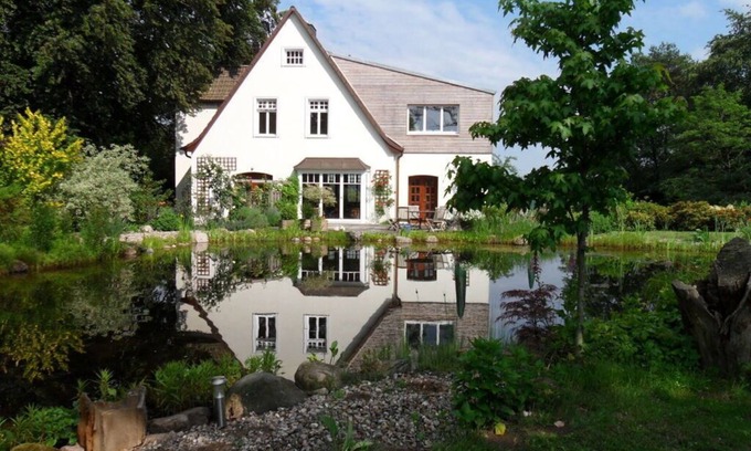Stolpe House | Hollstein house by the lake
