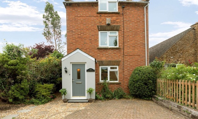 Sibford Gower Cottage | Holly Cottage is a beautiful retreat in picturesque Middle Tysoe