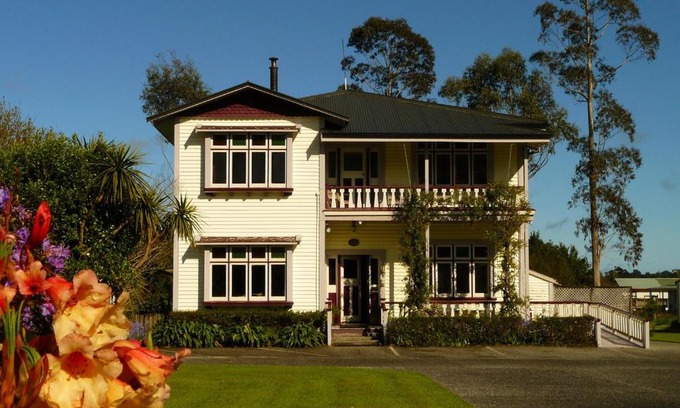 Franz Josef Glacier Bed & Breakfast | Holly Homestead B&B