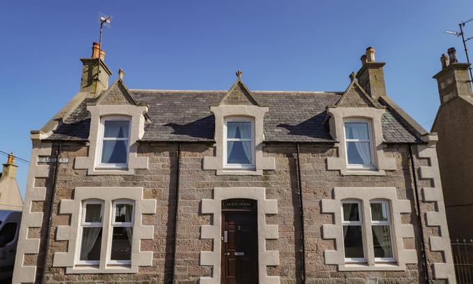 Buckie Cottage | HOLLY HOOSE, pet friendly, country holiday cottage in Findochty