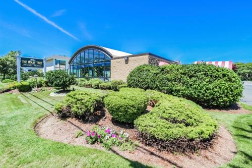 West Yarmouth Hotel | Holly Tree Resort