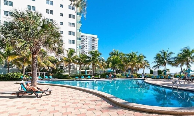 Hollywood South Central Beach Apartment | Hollywood Beach, 10th floor, on the beach