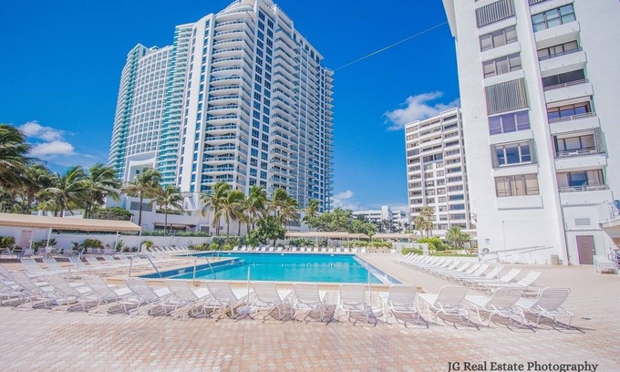 Hollywood South Central Beach Apartment | Hollywood beach Ocean front condo 2B/2B at Alexander Towers