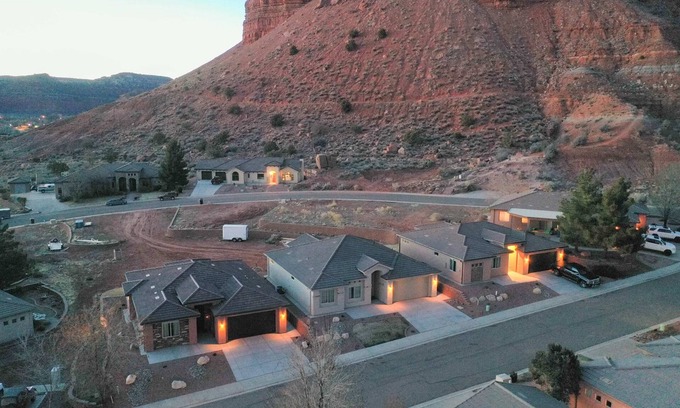 Kanab House | Hollywood Hangout - Best Friends