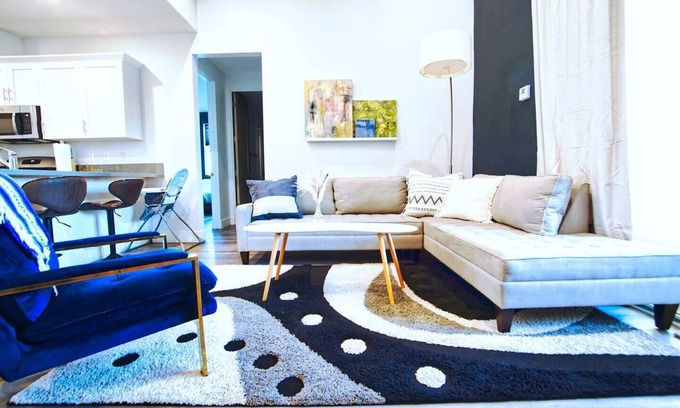 Lawndale Condo | Hollywood Hideaway