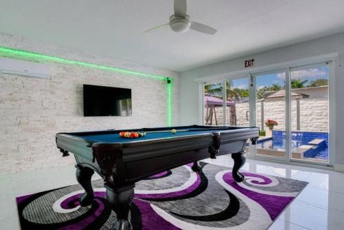Boulevard Heights House | Hollywood Home w Pool Jacuzzi BBQ and Pool Table