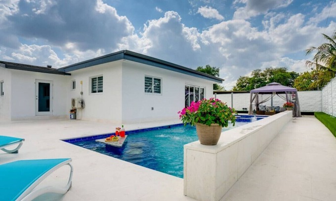 Boulevard Heights House | Hollywood Home w/Pool, Jacuzzi, BBQ, & Pool Table