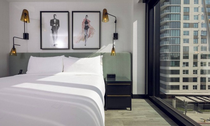 Hollywood Hotel | Hollywood Hotel with Rooftop Pool, Outdoor Pool & Pets Allowed