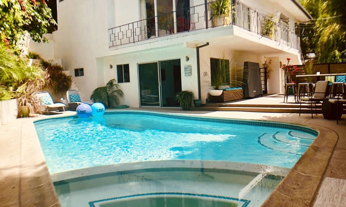 Hollywood Dell Apartment | Hollywood Tropical Private Pool & Spa -Best Location Double Guest Quarters