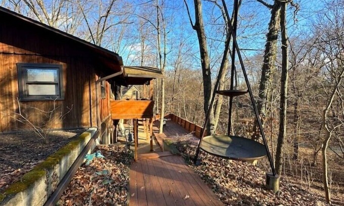Clintonville House | Holtz Häusle /Cozy Apartment in the Woods