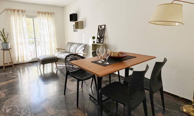 Mendoza City Center Apartment | Holy Bivarietal 4-bedroom apartment in enchanting Mendoza with AC, WiFi