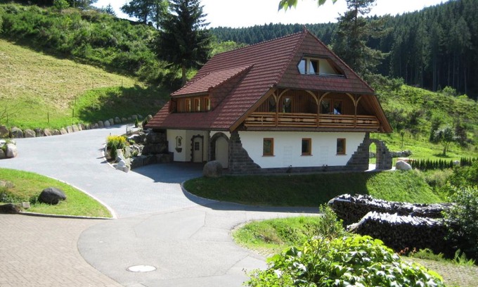 Triberg im Schwarzwald Apartment | Holzbildhauerei Kammerer