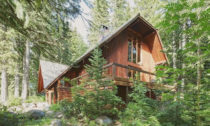 Government Camp Cabin | Holzhutte, a mid-century modern cabin with historic and modern touches