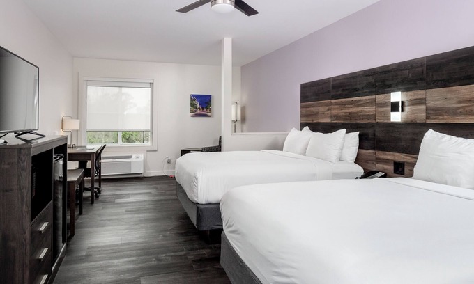Gainesville Hotel | HOM Hotel Gainesville, SureStay Collection by Best Western